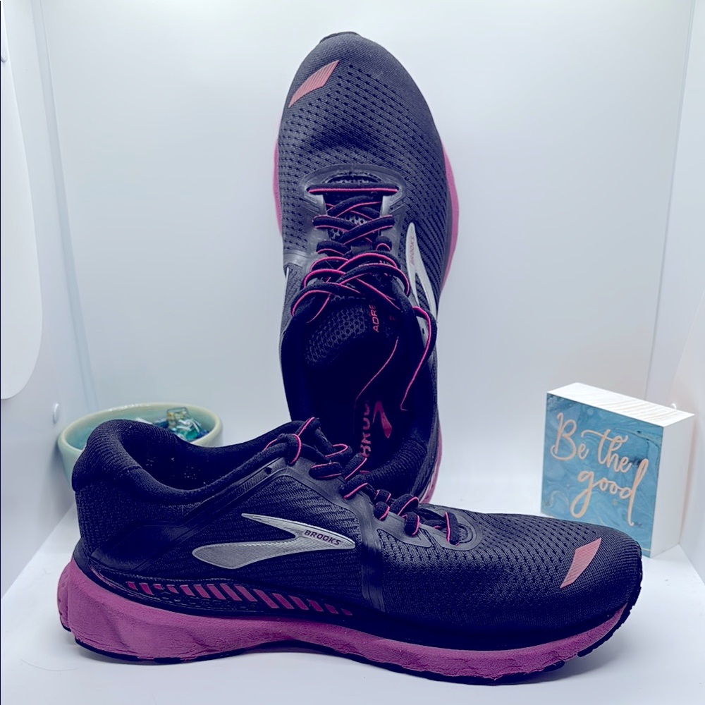 Brooks Adrenaline, size 10.5 Wide in Black and Pink/Fuscia
